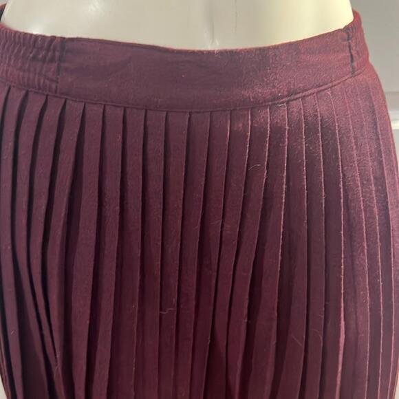 Cranberry Pleated mid length wool lined skirt Vintage Medium - Picture 2 of 6